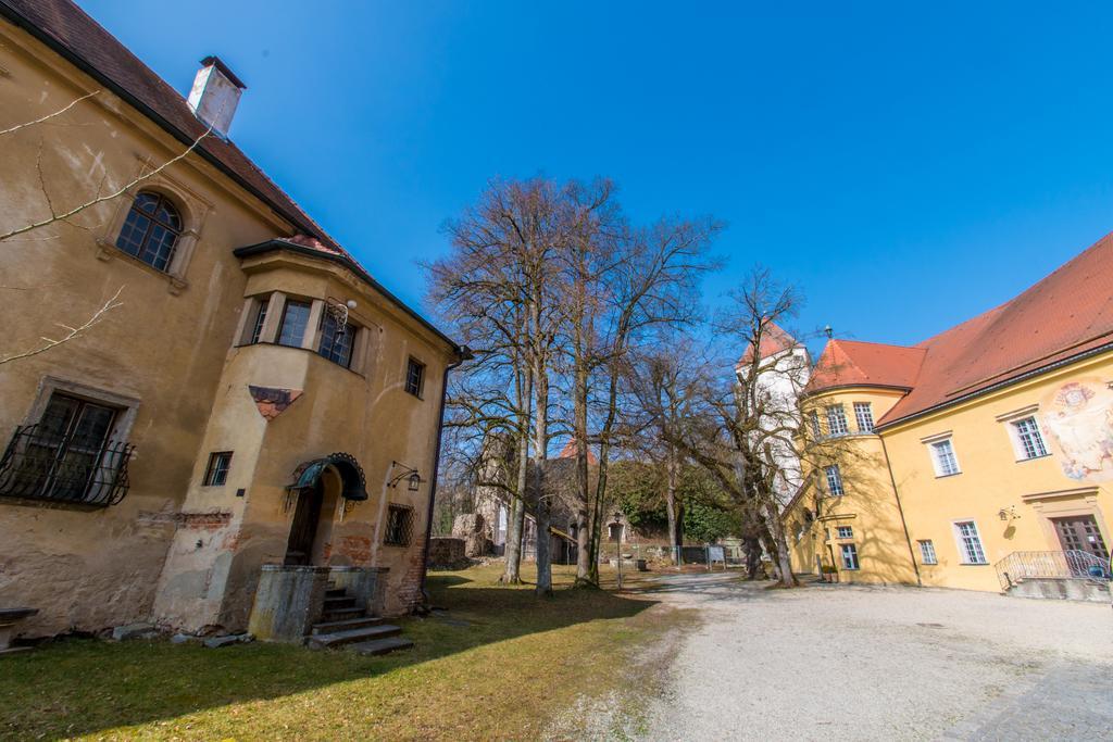 Hotel Schloss Neuburg - Hoftaferne Neuburg am Inn Exterior foto